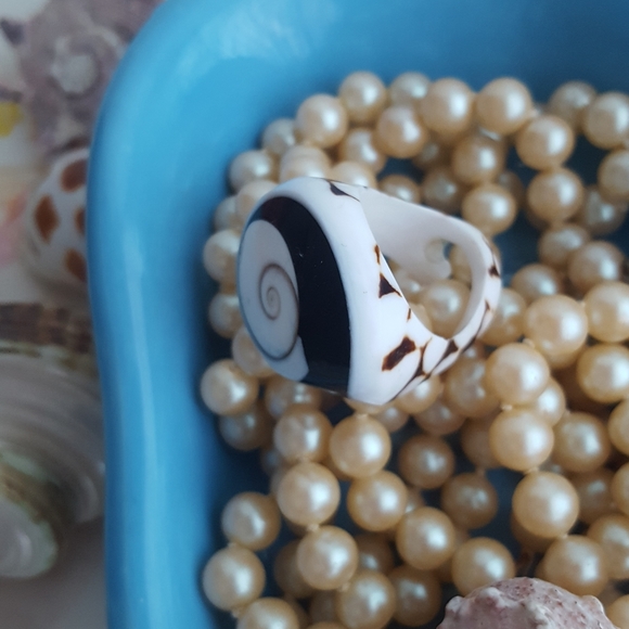 Natural Shell Ring - Picture 8 of 16